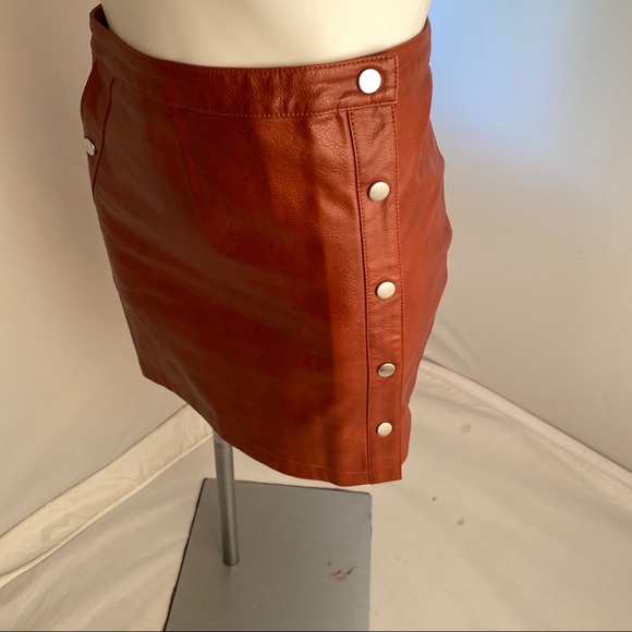 Urban Outfitters cognac faux leather snap skirt S - Picture 2 of 10